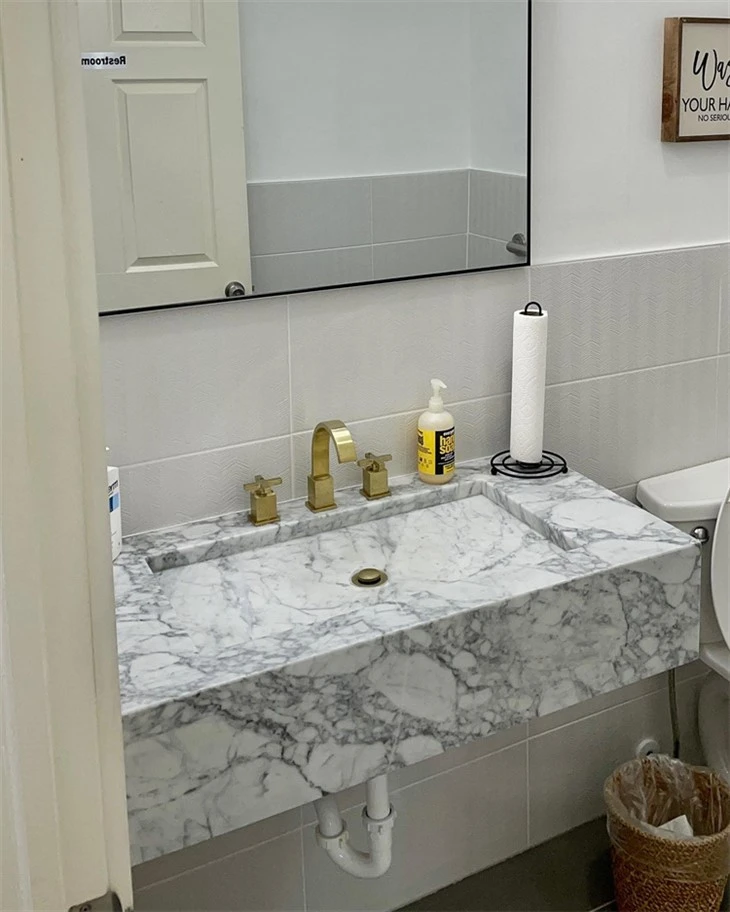 Bianco Arabescato Marble Vanity (1)