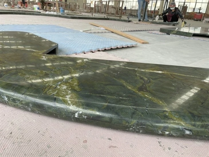 Vitoria Regia Quartztie Full Bullnose Edge